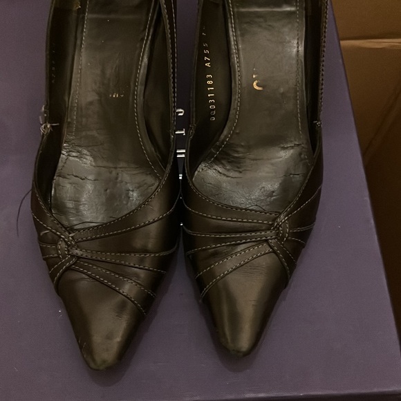 Ferragamo pumps with stitch details size 10 - Picture 6 of 6